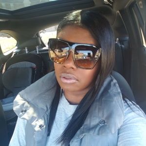 Meet your Posher, Latisha